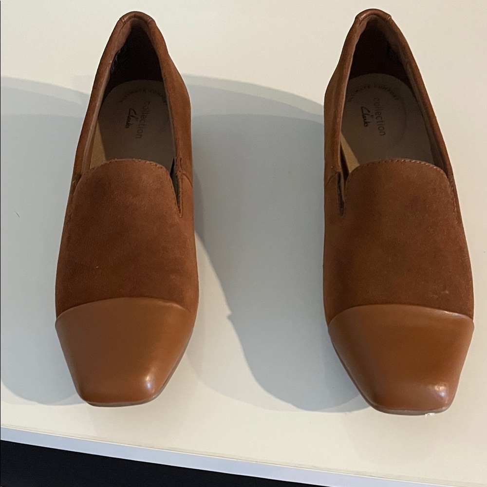 Clarks Women’s Brown Suede and‎ Leather Loafers Size 8